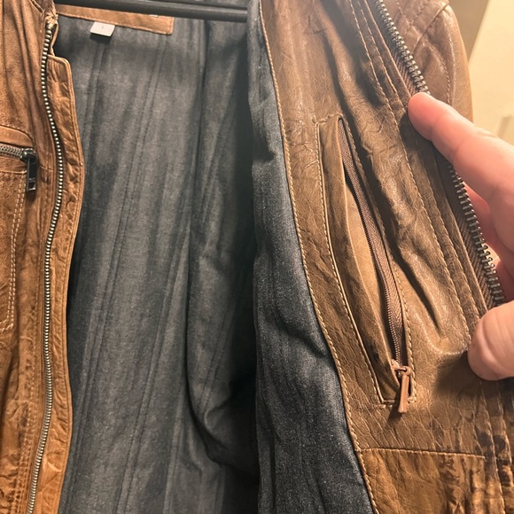 Like new genuine leather jacket. Worn two times, just dont need this in Texas. - Picture 5 of 11